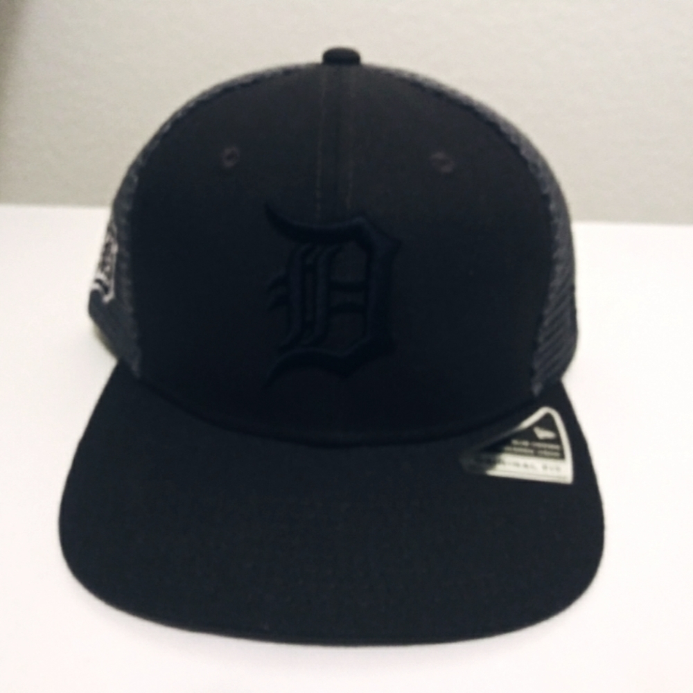 OFFICIAL MLB DETROIT TIGERS SNAPBACK HAT (BRAND NEW)